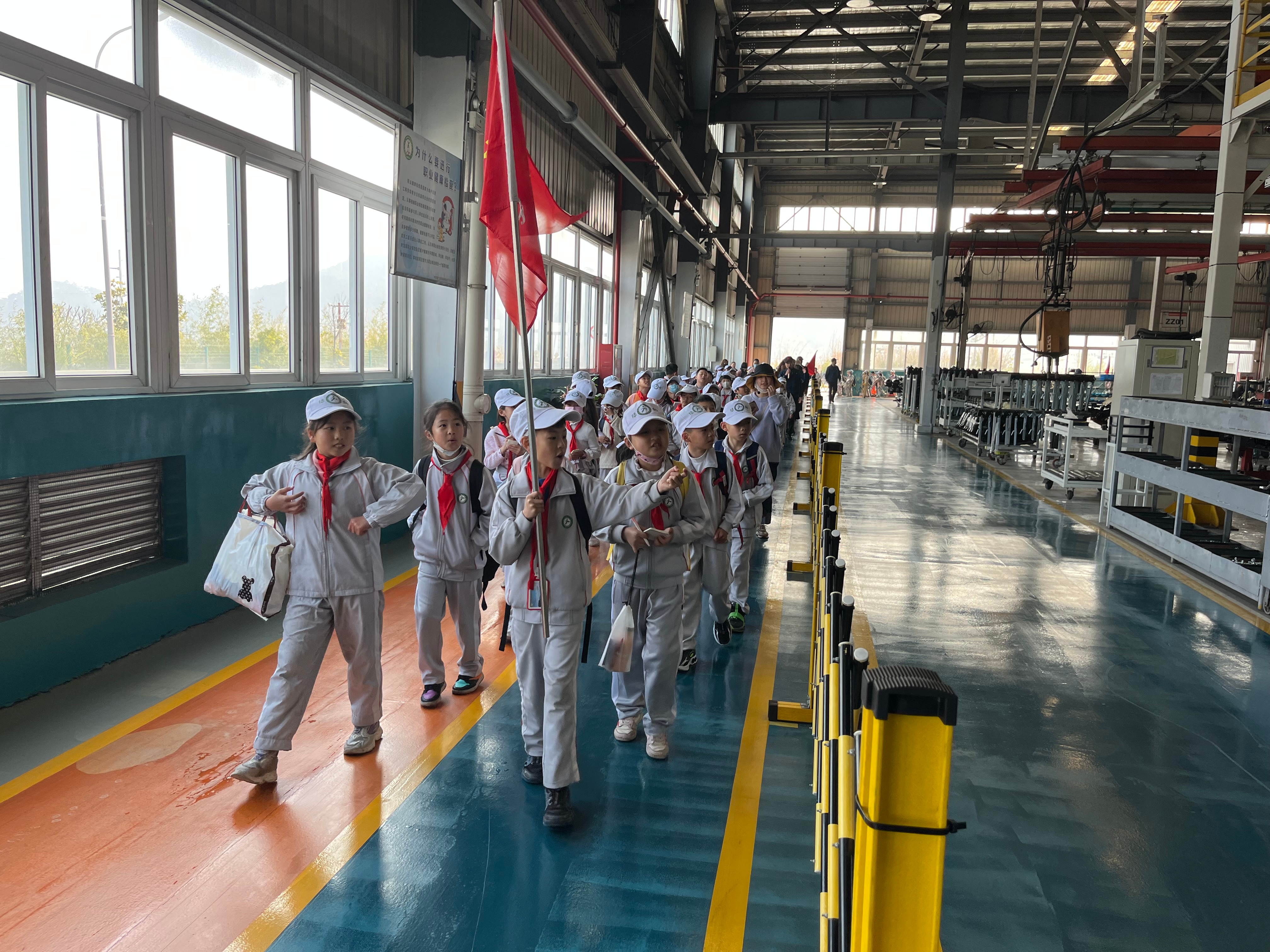 福建海西公司开展“走进家乡名企，向劳动者致敬”春日研学活动